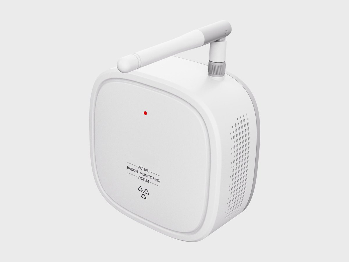 The IoT CI wireless LoRaWAN radon monitor, three-quarter view